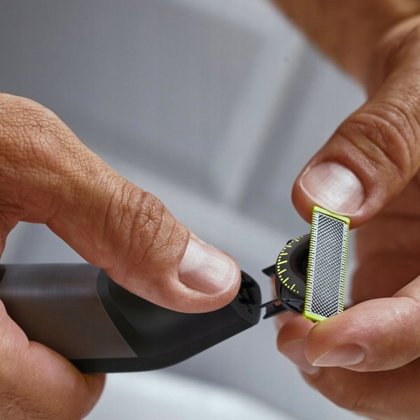 Philips Philips OneBlade Pro Face and Body QP6652/61, 20-length precision comb, Wet and Dry use, LED digital display
