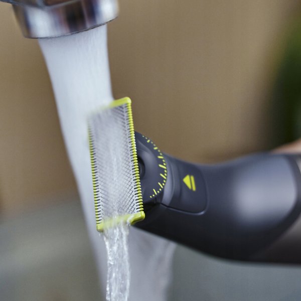 Philips Philips OneBlade Pro Face and Body QP6652/61, 20-length precision comb, Wet and Dry use, LED digital display