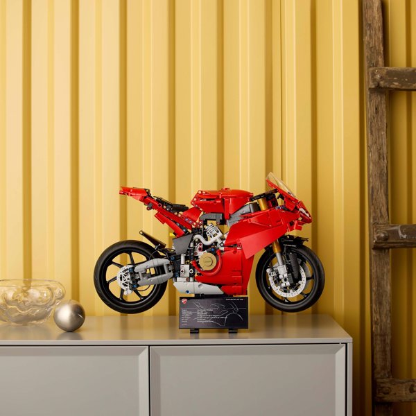 Lego Technic Ducati Panigale V4 S Motorcycle (42202) (LGO42202)