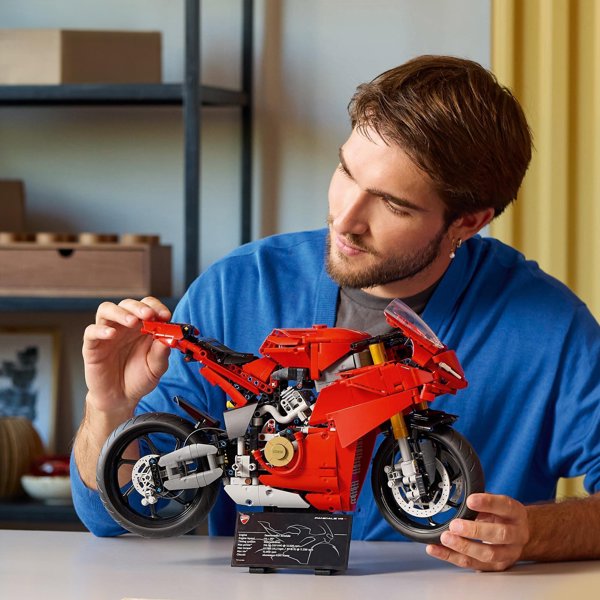 Lego Technic Ducati Panigale V4 S Motorcycle (42202) (LGO42202)