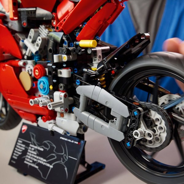 Lego Technic Ducati Panigale V4 S Motorcycle (42202) (LGO42202)