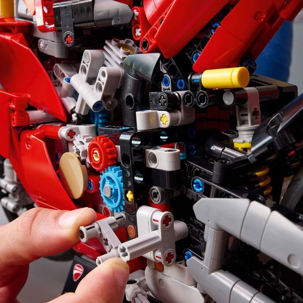 Lego Technic Ducati Panigale V4 S Motorcycle (42202) (LGO42202)