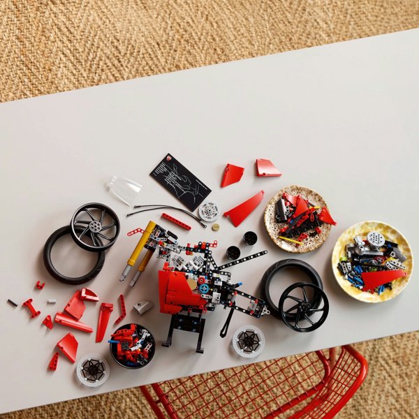 Lego Technic Ducati Panigale V4 S Motorcycle (42202) (LGO42202)