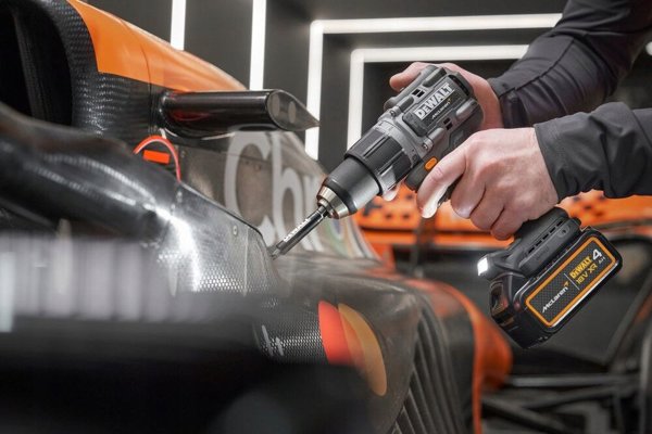 18v xr δράπανο-κατσαβίδι με κρούση 1x4ah mclaren