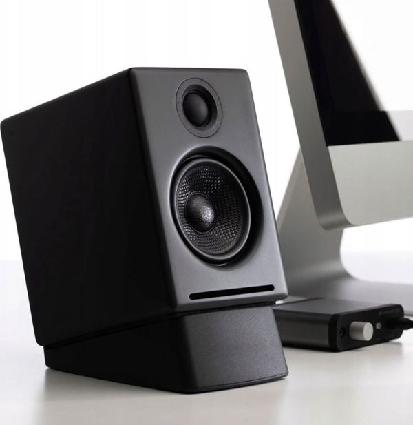 Βάσεις AudioEngine DS2