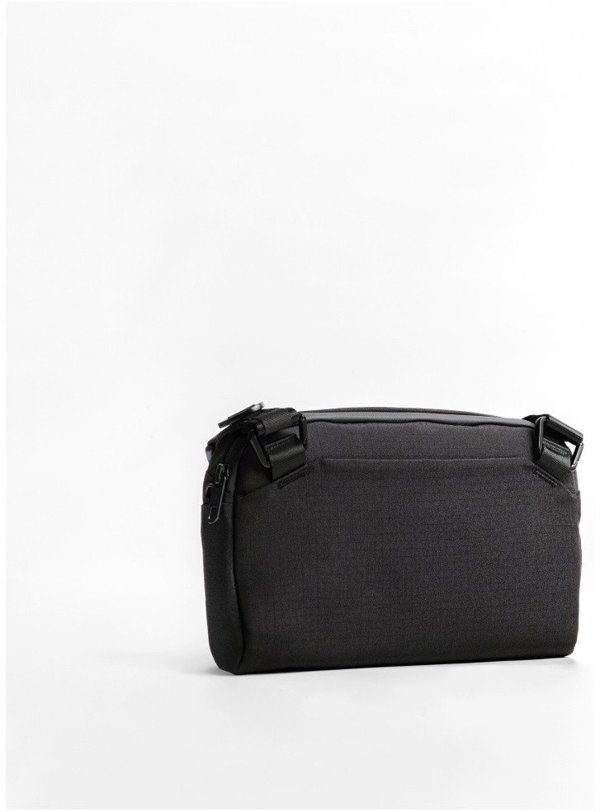 UNIQ Arden Sling Bag 2L, Αδιάβροχη Τσάντα Ώμου από Ανακυκλωμένο Ύφασμα με Αντικλοπτικό Κλείδωμα, Μαύρο