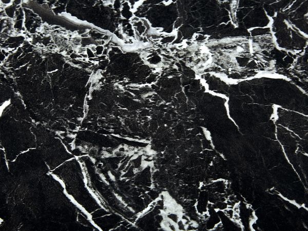 Τραπεζαρία Beliani 140 x 80 cm μαύρο και χρυσό μαρμάρινο εφέ KENTON 8171298 4251682251815