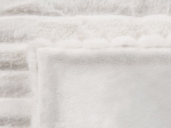 Κουβέρτα Beliani 150 x 200 cm λευκή ABTEH 7984166 4251682247528