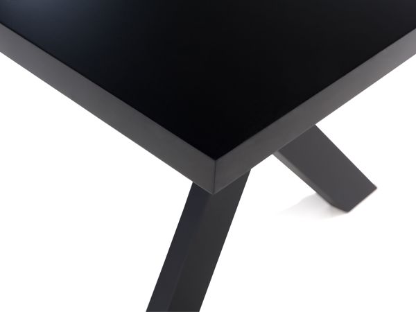 Τραπεζαρία Beliani LISALA 180x100cm, Μαύρο Τραπέζι Τραπεζαρίας από MDF με Ξύλινα Πόδια