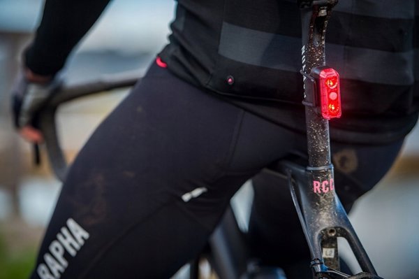 Σετ φώτων Blackburn DAYBLAZER μπροστά 1000 lumens, πίσω 65 lumens (NEW)
