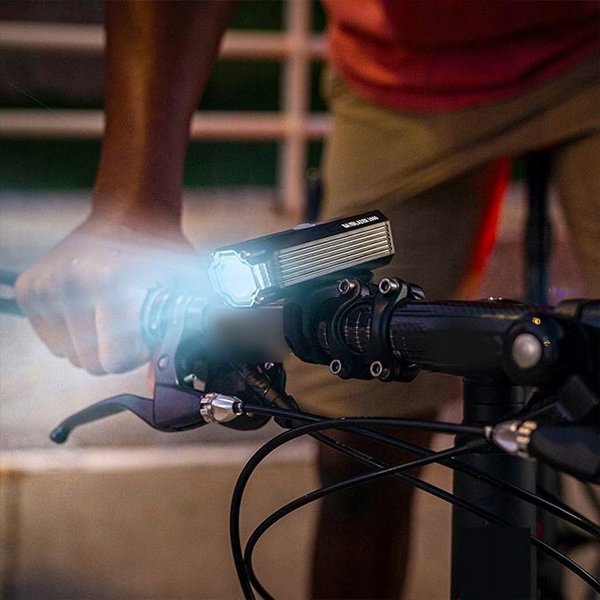 Σετ φώτων Blackburn DAYBLAZER μπροστά 1000 lumens, πίσω 65 lumens (NEW)