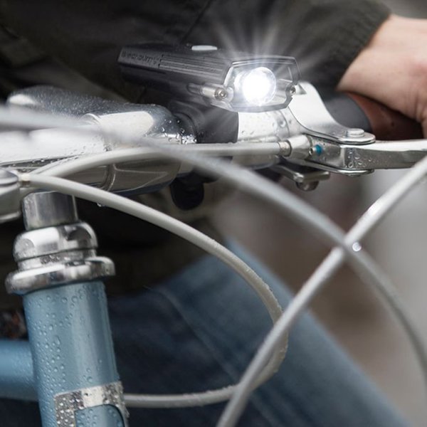 Blackburn Σετ φώτων BLACKBURN DAYBLAZER εμπρός 550 lumens, ΚΛΙΚ USB πίσω (ΝΕΟ)
