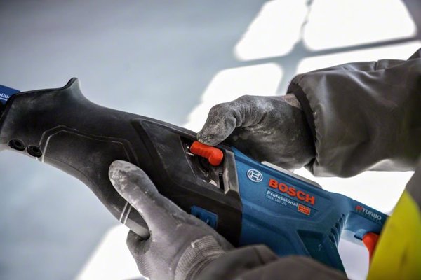 BOSCH BOSCH ασύρματο πριόνι σπαθί BITURBO GSA 18V-28 Professional solo (μπλε/μαύρο, χωρίς μπαταρία και φορτιστή, σε L-BOXX)