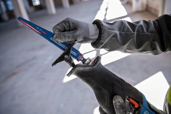 BOSCH BOSCH ασύρματο πριόνι σπαθί BITURBO GSA 18V-28 Professional solo (μπλε/μαύρο, χωρίς μπαταρία και φορτιστή, σε L-BOXX)