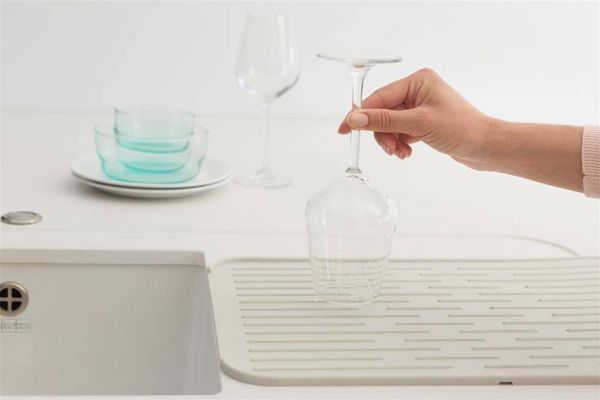Brabantia Σιλικόνη χαλάκι στεγνώματος πιάτων ανοιχτό γκρι 117466