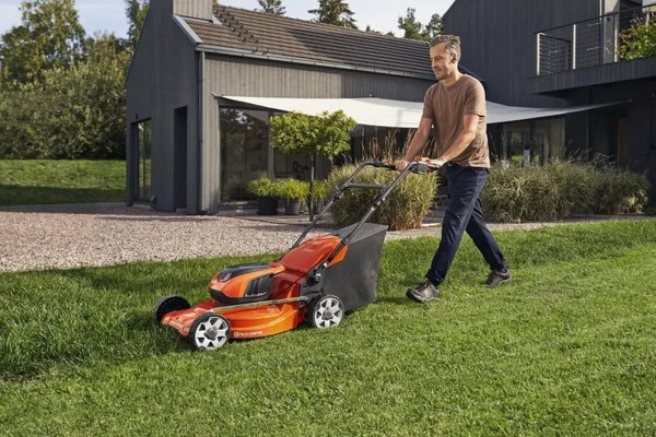 Χλοοκοπτική μηχανή μπαταρίας HUSQVARNA LC142i