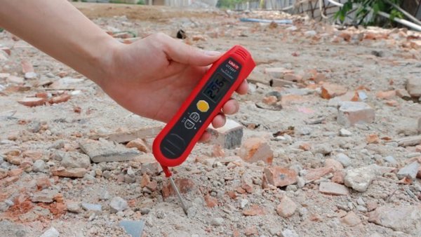 Πολυλειτουργικό θερμόμετρο IR 40-300°C | -40-300°C | IP54, Max/Min/Διαφορά/κλείδωμα μέτρησης UNI-T