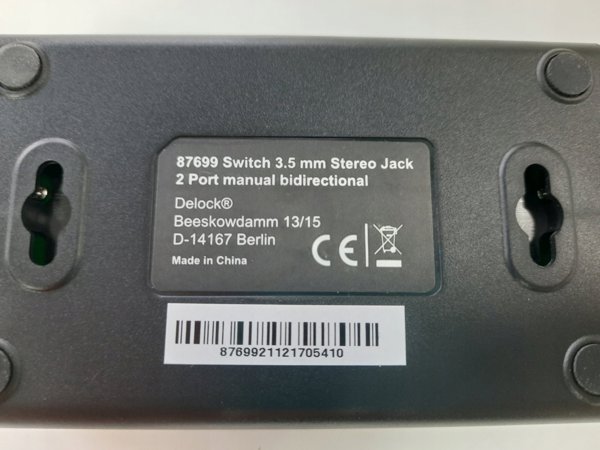 Διακόπτης DeLOCK υποδοχής 3.5mm 2 θύρες χειροκίνητος αμφίδρομος, διακόπτης (γκρι/μαύρο)