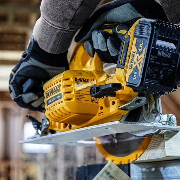 Dewalt 18v xr πριόνι δίσκου 184mm 2x5ah ps