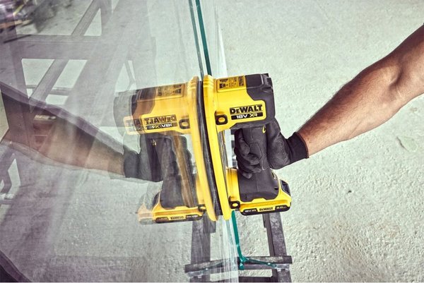 DEWALT. VACUUM LIFT GRABO 18V DCE590D1T 1x2Ah