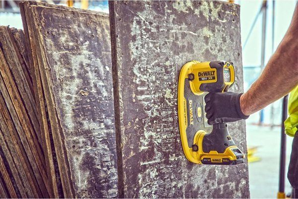 DEWALT. VACUUM LIFT GRABO 18V DCE590D1T 1x2Ah