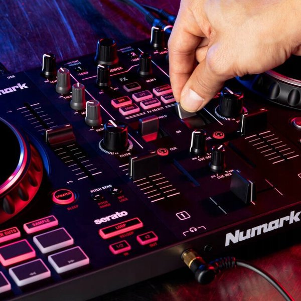 DJ ελεγκτής Mixtrack Platinum FX Numark
