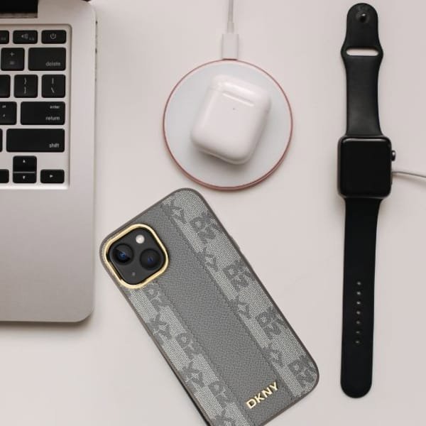 DKNY DKNY DKHMP15MPCPVSLE iPhone 15 Plus 6.7" σκληρή θήκη μπεζ/Beige με δερμάτινο καρό μοτίβο και MagSafe