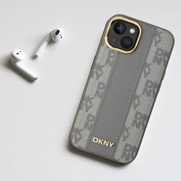 DKNY DKNY DKHMP15MPCPVSLE iPhone 15 Plus 6.7" σκληρή θήκη μπεζ/Beige με δερμάτινο καρό μοτίβο και MagSafe