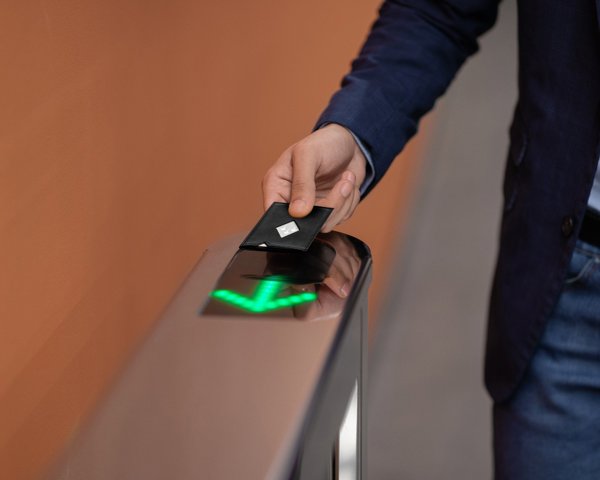 Πορτοφόλι Exentri Miniwallet, μαύρο