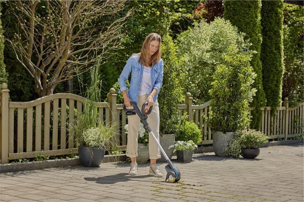 GARDENA EasyWeed 1800/18V P4A ασύρματη βούρτσα αρμών, αφαίρεση ζιζανίων (γκρι/τυρκουάζ, μπαταρία Li-Ion 2.0Ah P4A, POWER FOR ALL ALLIANCE)