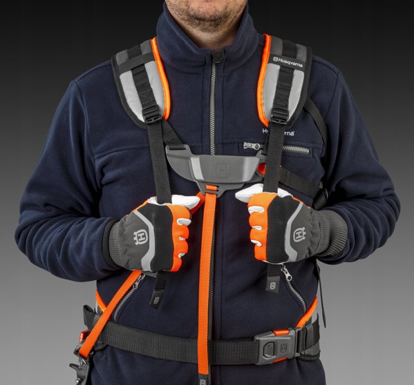 Ζώνη Husqvarna και στους δύο ώμους για το χλοοκοπτικό HUSQVARNA Balance XT2