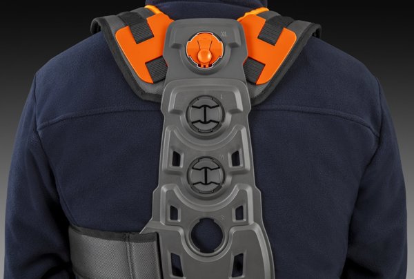 Ζώνη Husqvarna και στους δύο ώμους για το χλοοκοπτικό HUSQVARNA Balance XT2