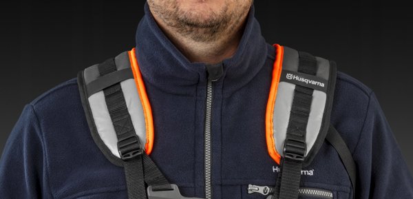 Ζώνη Husqvarna και στους δύο ώμους για το χλοοκοπτικό HUSQVARNA Balance XT2