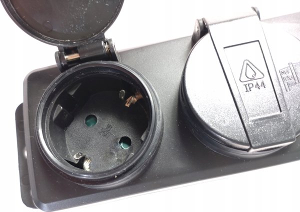 Προέκταση 1 υποδοχής 10m με γείωση 3x1.5 mm2 IP44 με λαστιχένια μόνωση, μαύρο
