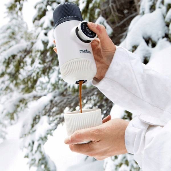 Μηχανή καφέ χειροκίνητη Wacaco με θήκη WACACO NANOPRESSO CHILL WHITE
