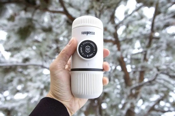 Μηχανή καφέ χειροκίνητη Wacaco με θήκη WACACO NANOPRESSO CHILL WHITE