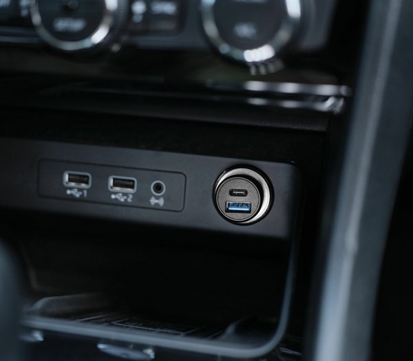Φορτιστής Trust TRUST autonabíječka MAXO 38W, 1x USB-C, 1x USB