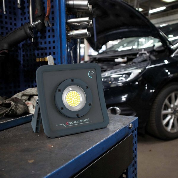 Φορητός φακός LED 2000 lm επαναφορτιζόμενος SCANGRIP NOVA R forLIFE 03.6201