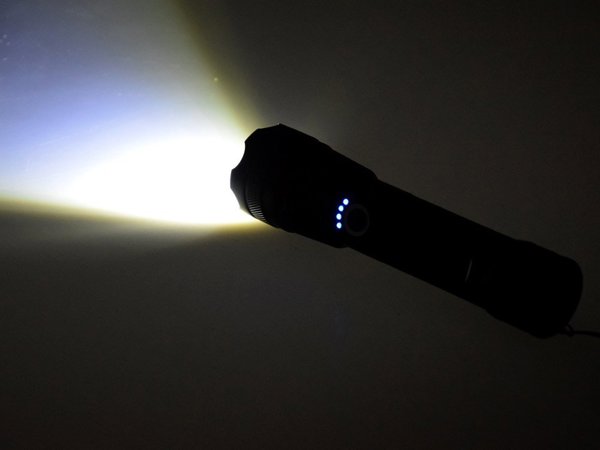 Ισχυρός φακός Jokomisiada LED επαναφορτιζόμενος USB αδιάβροχος SP0799