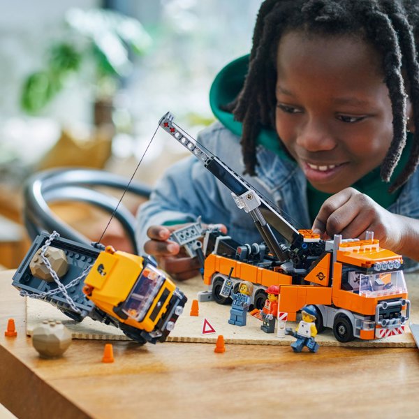 LEGO City 60467 Heavy Duty Tow Truck with Crane