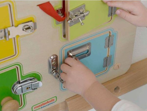 Masterkidz Ξύλινη Σανίδα Τοίχου με 6 Κλειδαριές για Παιδιά 8404826