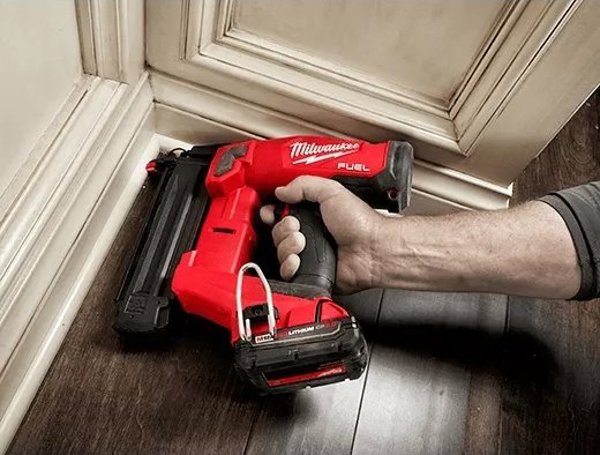 Milwaukee Akumuliatorine smeigiakale MILWAUKEE M18 FN18GS-0X
