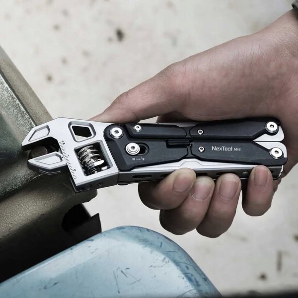 Multitool NexTool W4 11w1 z kluczem nastawnym typu francuz