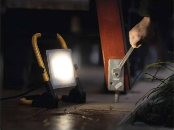 Φορητός εργασιακός φωτισμός με λαβή, 230Vac, 51W, 4600lm, IP44, 4000K ουδέτερο λευκό