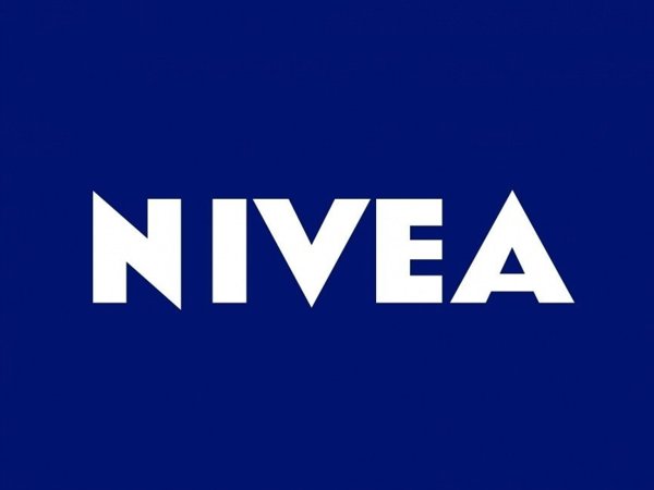 NIVEA_Περιποιητικό balm χειλιών Pearly Shine 5,5ml