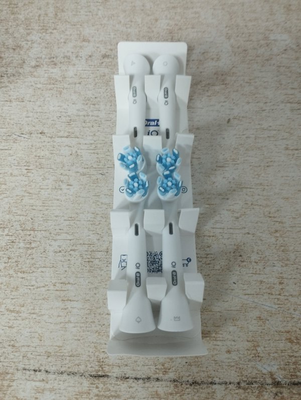 Oral-B iO Ultimate Clean replacement brushes, white, 4 pcs.