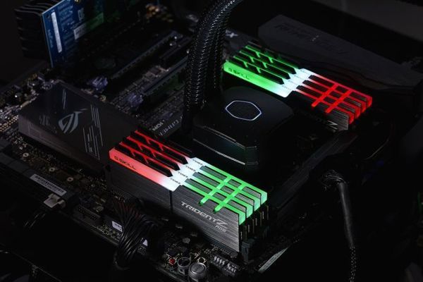 Μνήμη G.Skill Trident Z RGB, DDR4, 32 GB, 4000MHz, CL18 (F4-4000C18Q-32GTZRB)