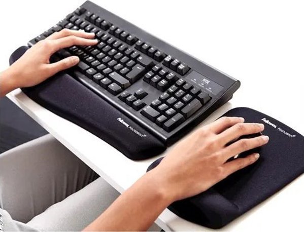 Fellowes Mouse Pad με στήριγμα καρπού FELLOWES PlushTouch™ (9252003), μαύρο sp.