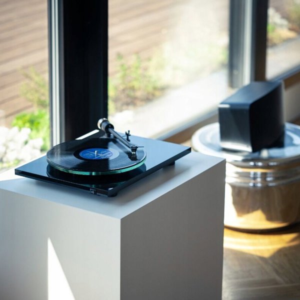 Pro-Ject T2 πικάπ, μαύρο πιάνο