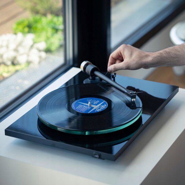 Pro-Ject T2 πικάπ, μαύρο πιάνο